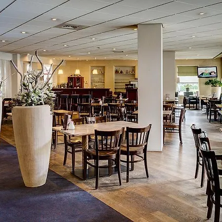 酒店 斯海尔托亨博斯弗莱彻餐厅酒店 4*